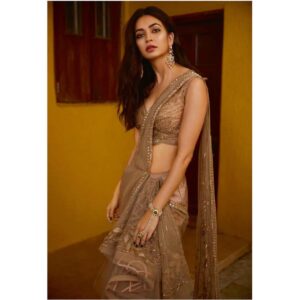 Kriti Kharbanda Instagram - @bridestodayin @nupurmehta18 @rahuljhangiani @heemadattani @the.mad.hair.scientist @hinaldattani @chandnidholakia1989 @raindropalterego