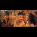 Kriti Kharbanda Instagram - Watch. Love. Share. ❤️❤️ #khullamkhulla feat. @pulkitsamrat n meeee :) Link in bio! . . . . @vishaldadlani1 @diplo @sonymusicindia @sonymusic_north #openforfun #tuborg @tuborg . . . . . HMU by my ultimates! @heemadattani @the.mad.hair.scientist ❤️❤️❤️ Managed by the super efficient @radhikamehta9 ❤️ Styled by the lovely @sukritigrover ❤️