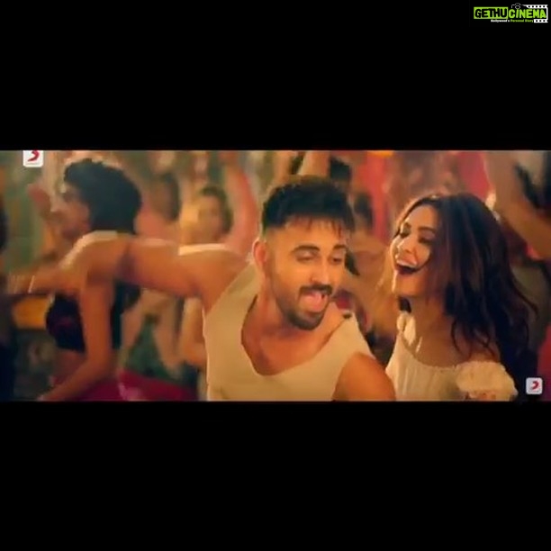 Kriti Kharbanda Instagram - Watch. Love. Share. ❤️❤️ #khullamkhulla feat. @pulkitsamrat n meeee :) Link in bio! . . . . @vishaldadlani1 @diplo @sonymusicindia @sonymusic_north #openforfun #tuborg @tuborg . . . . . HMU by my ultimates! @heemadattani @the.mad.hair.scientist ❤️❤️❤️ Managed by the super efficient @radhikamehta9 ❤️ Styled by the lovely @sukritigrover ❤️