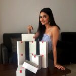Kriti Kharbanda Instagram - You guys are going to love the @oneplus_india giveaway! Follow @oneplus_india and you could have the chance to take home the brilliant #OnePlus6 and other awesome goodies