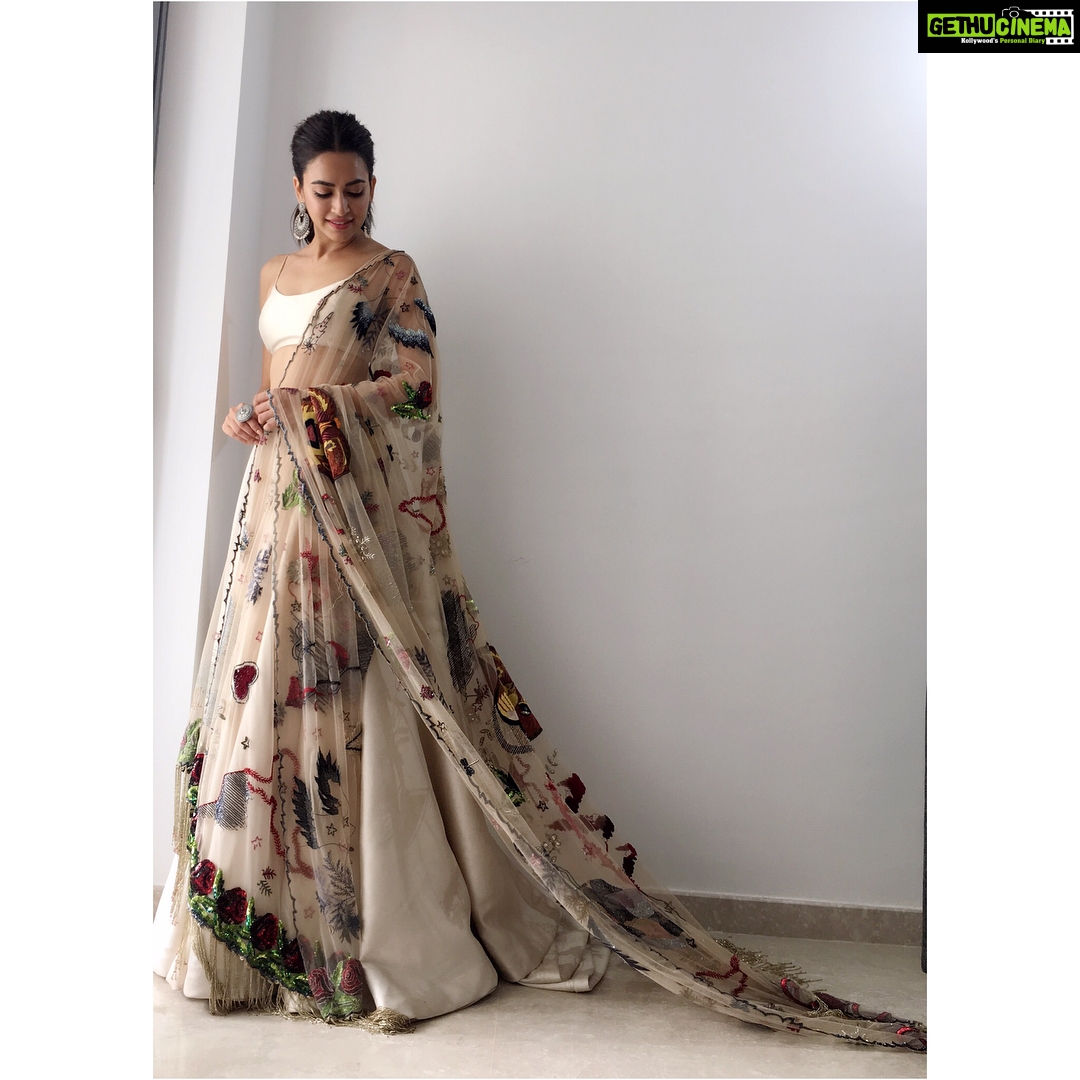 Kriti Kharbanda Instagram - Today for @ypdphirse trailer launch in @sunainakhera and @motifsbysurabhididwania styled by @anushka_09 ❤️ make up by the awesome @heemadattani 😘 and hair by @shefali_hairstylist.81 🤗 Managed by @radhikamehta9 ❤️❤️ #intheatres #31st #august #ypdphirse