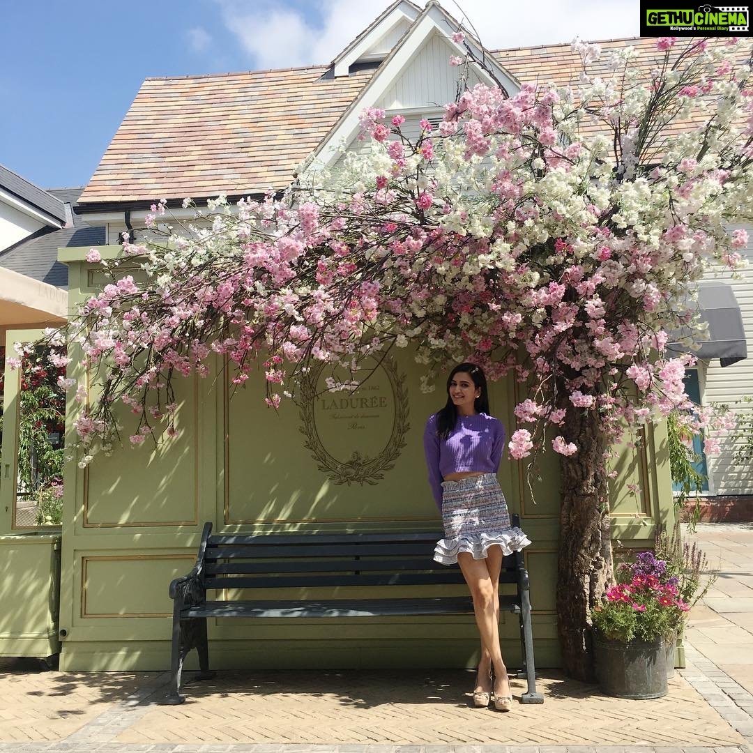 Kriti Kharbanda Instagram - #londondiaries :) . . . . #housefull4 #inbetweeners #bicestervillage #sunshinegirl