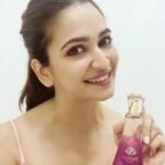 Kriti Kharbanda Instagram – Kinda obsessed with @myyardley ‘s Daily Wear Perfume!!!
This Summer collection is everything you’d want for the Summer. 
#YardleyOfLondon #MorningDew #Yardley #PerfumedCologneSprays #Scent #DailyWearPerfumes