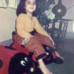 Kriti Kharbanda Instagram - Yes. I was a mischievous child. As you can tell. Haha! 😂😂 #bachpan #majorthrowback . . . P.s. I loved ‘em lady bugs! That was my throne!