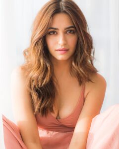 Kriti Kharbanda Instagram - Let there be light! :) . . . ❤️❤️