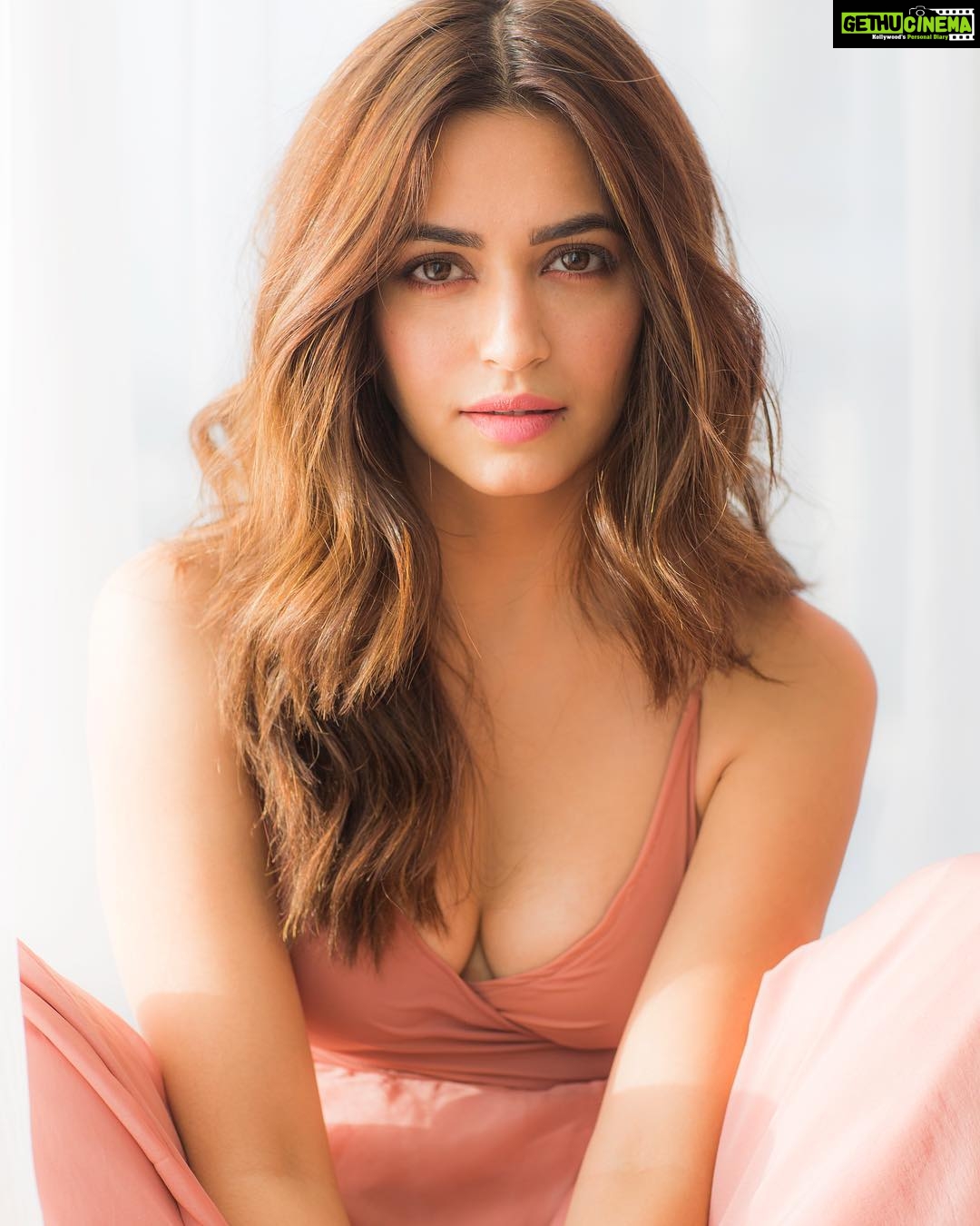 [Image: KritiKharbanda-878.jpg]