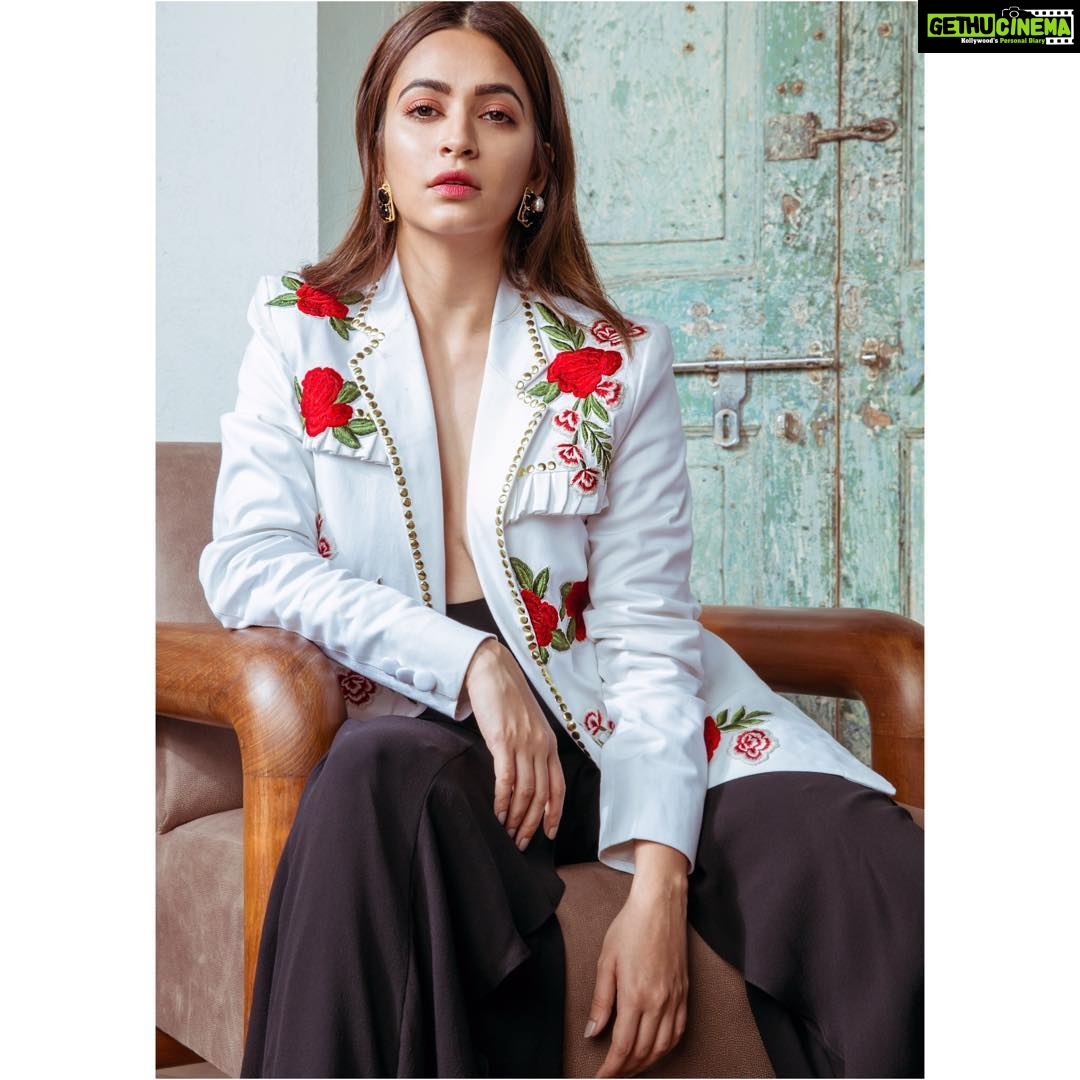 Kriti Kharbanda Instagram - A closer look at hmu ! @heemadattani @hinaldattani @seemakhan1988 . . . @perniaspopupshop #ppusmagazine . . Shot by @nehachandrakant managed by @raindropalterego @aaliadesai