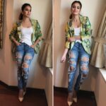 Kriti Kharbanda Instagram - Round 2. Day 1. In this @pinkporcupines blazer clubbed with the perfect pair of distressed jeans and nude pumps! Styled by @anishagandhi3 @rochelledsa HMU by my lovely @heemadattani n @shefali_hairstylist.81 ! ❤️❤️ #veereykiwedding #delhi #comingthisholi