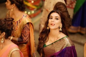 Kriti Sanon Instagram - Let the child within you always be alive!! No matter how you are dressed 😜😂 Every memory has its own soundtrack.. this one’s from Laung Elaachi ❤️❤️ #Rashmi #LukaChuppi Clicked by @harjeetsphotography