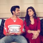 Kriti Sanon Instagram – Celebrate love with family this time!! ♥️👨‍👩‍👧‍👦
Happy #ValentineDay everyone. 💕
Use #ValentinesWithFamily and share your moments of togetherness with us.
@kartikaaryan #DineshVijan @laxman.utekar @MaddockFilms #PankajTripathi @aparshakti_khurana #VinayPathak @officialjiocinema