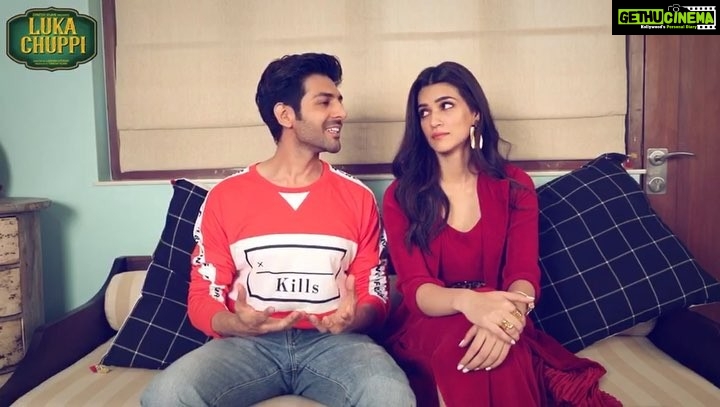 Kriti Sanon Instagram - Celebrate love with family this time!! โฅ๏ธ๐จโ๐ฉโ๐งโ๐ฆ Happy #ValentineDay everyone. ๐ Use #ValentinesWithFamily and share your moments of togetherness with us. @kartikaaryan #DineshVijan @laxman.utekar @MaddockFilms #PankajTripathi @aparshakti_khurana #VinayPathak @officialjiocinema