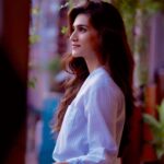 Kriti Sanon Instagram – Meri good morning tu hai..
Meri good night bhi tu..
Yeh duniya wrong lage..
Mere liye right bhi tu…♥️♥️
#Photo #LukaChuppi #Rashmi
Are you also a goodmorning goodnight person in love like me? 😉😌
Well.. good morning then!!🌞🌸🌸
📸: @harjeetsphotography