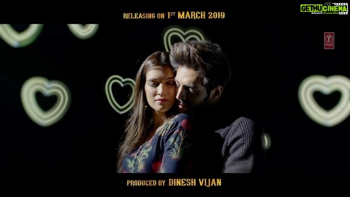 Kriti Sanon Instagram - Anyone who has ever been in love will definitely relate to this one.. on of my favorite tracks from our album #Photo is out NOW!! ♥️♥️ Fall in love.. Link in bio. @kartikaaryan #DineshVijan @laxman.utekar @officialjiocinema @tseries.official #BhushanKumar @tanishk_bagchi @karansehmbi @nirmaan01