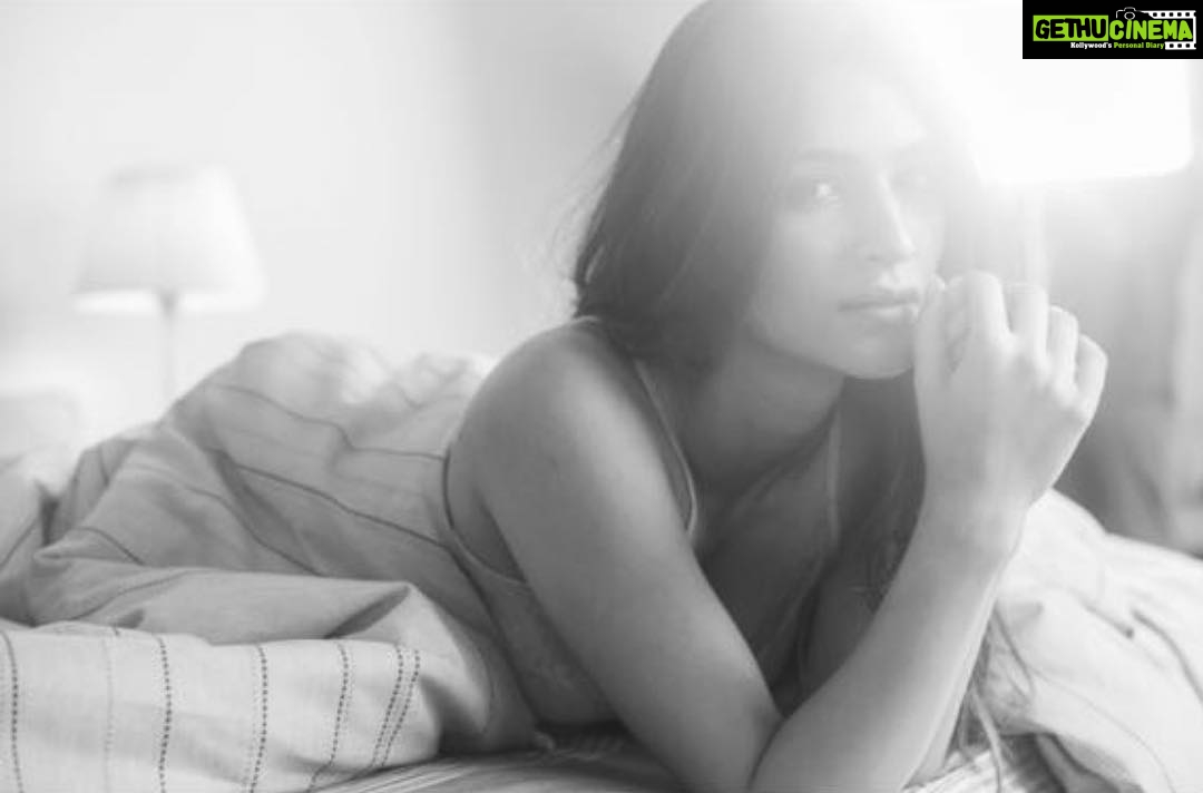 Kriti Sanon Instagram - Turn off that light π‘ That doesnt let you sleep in peace That pretends to protect your fears With a delusion of a bright day Turn off that light π‘ For the sun has set Its pitch dark outside And for a new day to be born You need to befriend the shadows of this night. So turn of that light..π‘ Goodnight π΄