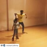 Kriti Sanon Instagram - This is the cutest thing i’ve seen today! ♥️♥️🥤🥤 #Repost @mukund.shrma ・・・ Coca cola ..... Guys please tag @kartikaaryan and @tonykakkar in comment box🙏 Dance choreo - @vijay_akodiya Up coming star- Rutva @filmlukachuppi @kartikaaryan @kritisanon @tonykakkar #lukachuppi #cocacola #dance #cocacoladance #kartikaaryan #kritisanon #tonykakkar #dance #dancer #bollywood #bollyshake #instagram #instadance #instagramdancer #danceindoredance #dancer #dancers #youtube #youtuber #bollywood #hiphop #hiphopdance #instadance #dancelover #dancelove #lovedance #bollywooddance #hiphopdancers