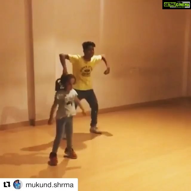 Kriti Sanon Instagram - This is the cutest thing i’ve seen today! ♥️♥️🥤🥤 #Repost @mukund.shrma ・・・ Coca cola ..... Guys please tag @kartikaaryan and @tonykakkar in comment box🙏 Dance choreo - @vijay_akodiya Up coming star- Rutva @filmlukachuppi @kartikaaryan @kritisanon @tonykakkar #lukachuppi #cocacola #dance #cocacoladance #kartikaaryan #kritisanon #tonykakkar #dance #dancer #bollywood #bollyshake #instagram #instadance #instagramdancer #danceindoredance #dancer #dancers #youtube #youtuber #bollywood #hiphop #hiphopdance #instadance #dancelover #dancelove #lovedance #bollywooddance #hiphopdancers