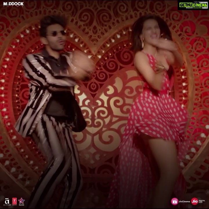 Kriti Sanon Instagram - Woooaaahhhh! Thats a lot of Love!! And i am lovin it!❤️❤️❤️ #LukaChuppiTrailer crosses 40 million views. Watch NOW: http://bit.ly/LukaChuppiTrailer @kartikaaryan #DineshVijan @laxman.utekar @MaddockFilms #PankajTripathi @aparshakti_khurana #VinayPathak @officialjiocinema #JioStudios @tseries.official