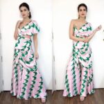 Kriti Sanon Instagram - 💖💚✨ Look 3 from yesterday!! #LukaChuppi Outfit @papadontpreachbyshubhika Earrings @nayirahofficial @minerali_store Styled by @sukritigrover Assisted by @sanyakapoor @piasinha Hair @amitthakur_hair Make up @shraddha.naik