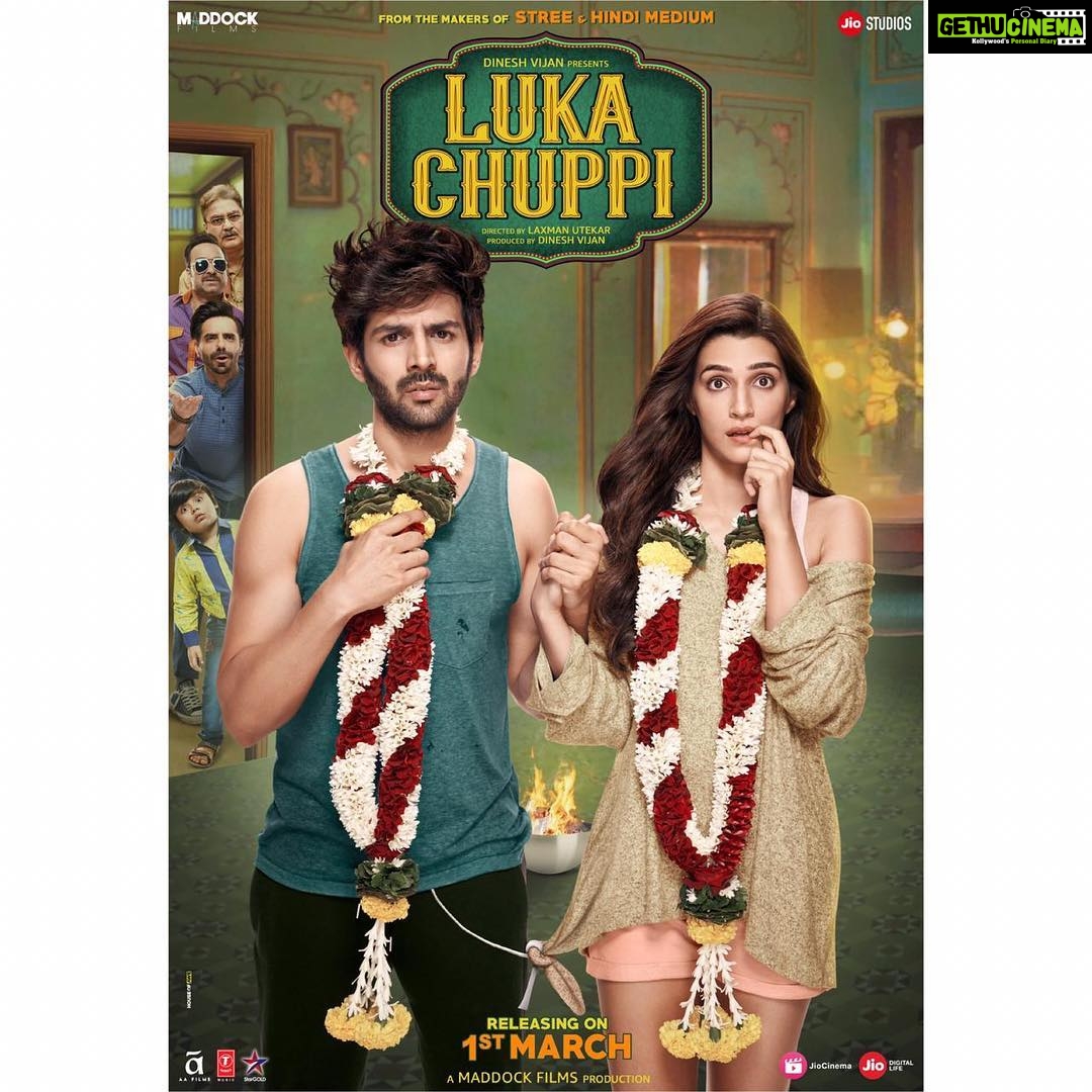 Kriti Sanon Instagram - Ulti ginti shuru kar do.. its time for some #LukaChuppi !!πππ€« Trailer out tomorrow. @kartikaaryan #DineshVijan @MaddockFilms @PVijan @sharadakarki @laxman.utekar #PankajTripathi @aparshakti_khurana #VinayPathak @tseries.official @officialjiocinema