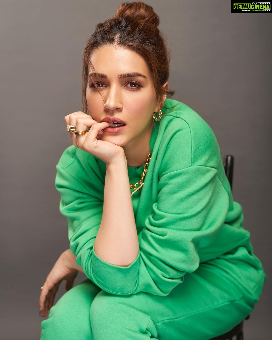 Kriti Sanon - 1.6 Million Likes - Most Liked Instagram Photos