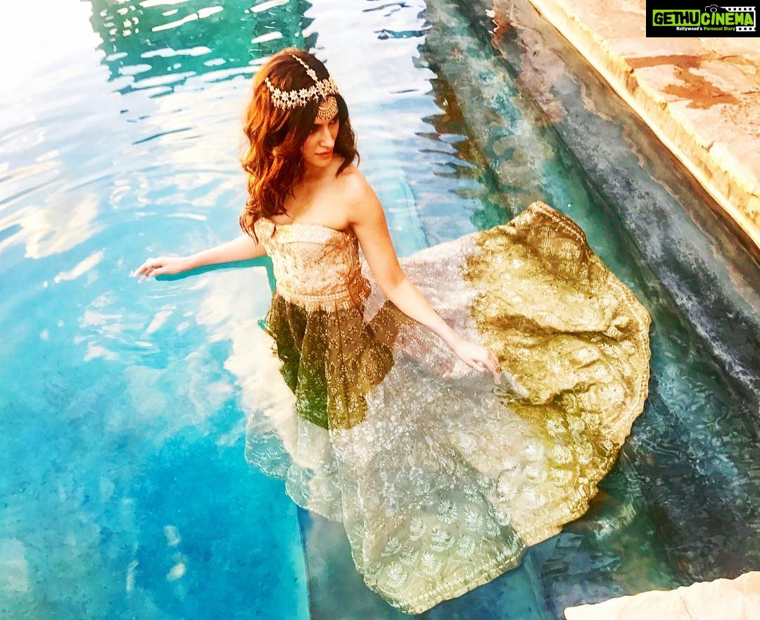 Kriti Sanon Instagram - Hold onto what calms your soul For everything is temporary Hang by the moments that feel alive Uncomplicate and just BE. 🦋🦋