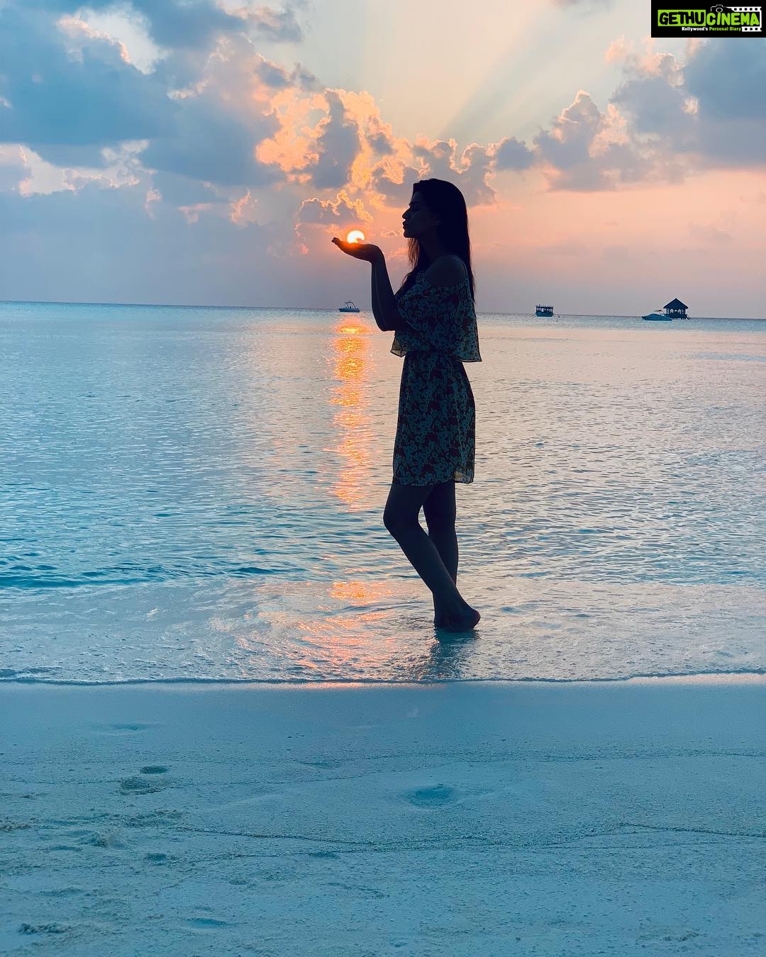 Kriti Sanon Instagram - I love the sound of the wind as it whispers ‘sweet nothings’ in my ears, The warmth of the sun that heals my soul and melts my fears, The rhythm of soft breeze, That makes my hair dance on its favourite track. And Oh, I love the touch of the waves That kiss my feet with a promise to be back! - Kriti Sanon