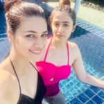 Kriti Sanon Instagram - #SheBeforeAnyHe 💖Jaane kyun dil jaanta hai..tu hai toh i’ll be alright! 😌💖👭 @nupursanon #Maldives @tajhotels @tajmaldives @makeplansholidays Taj Exotica Resort & Spa Maldives