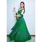 Kriti Sanon Instagram - All dolled up In @zaraumrigar 💚💚 Jewellery @resafinejewellery @azotiique Styled by @sukritigrover Hair @the.mad.hair.scientist Make up @vinod1405 Shoot by @kunalgupta91