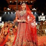 Kriti Sanon Instagram – Throwback to one of my favourite shows that i’ve walked for!! For @taruntahiliani ♥️♥️