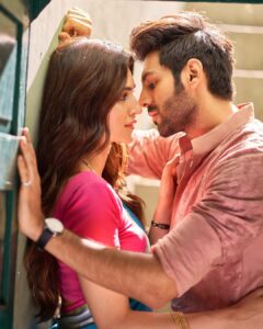 Kriti Sanon Instagram - Happyyy Birthday Kartik!! @kartikaaryan 🤗🤗🎂 #LukaChuppi @maddockfilms Wish you all the happiness and success in the world! You deserve every bit of it..! Glad to have found a lovely friend in u!🤗 ‪Have a blockbuster rocking year ahead(startin with Luka Chuppi😜) ‬