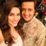 Kriti Sanon Instagram – Rits!! You are one of the nicest people i have ever come across! So glad that i got to know you.. a fabulous actor and an even better human being! Stay the same and pls keep in touch..will miss our chats & word-links! ❤️🤗 @riteishd