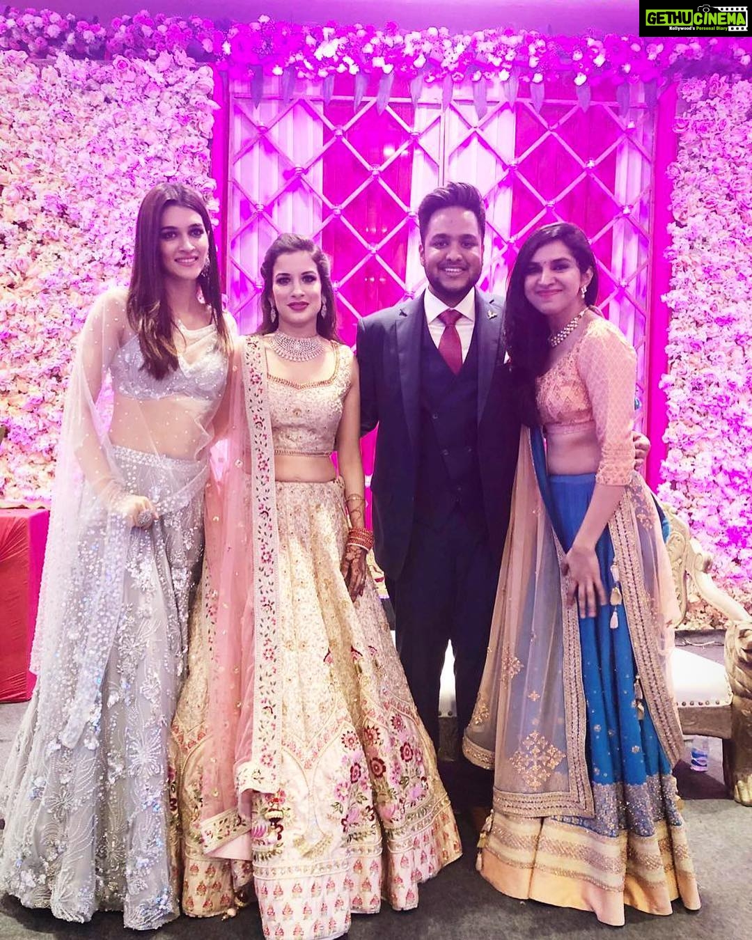 Kriti Sanon Instagram - Last night was so so special!!! My Ayu is married!! Finally!! 🤗🤗❤️❤️ Ayushi and Nitin.. i am so so happy for you guys.. wish you both a lifetime of love, happiness and togetherness!! Love you guys! 🤗❤️❤️😘😘 @ayushi.tayal @10nitin Super fun to catch up with my college gang after so long.. felt the same.. maybe better! ;) @kriti_baveja @snowybronco2812 @himanshubist25