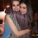 Kriti Sanon Instagram – Athuuuuu!!! Happiesttt birthday my love!! You know i love you! 😘 Have the best year ahead!! Come back and lets celebrate for real this time😘😘❤️❤️ Muahhhhhh! @athiyashetty