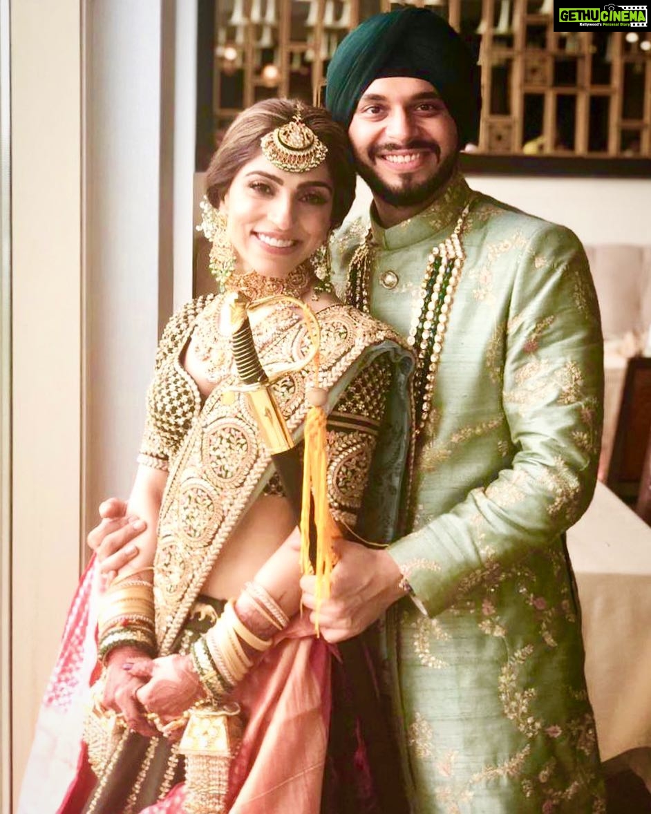 Kriti Sanon Instagram - Congratulations my love birds!! ❤️❤️ Sukkkssss!!! I love you soooo much❤️🤗! Cant believe you are married and can’t believe i missed it!! 😢 i wish you guys a life filled with love, laughter & togetherness!! ♥️😘💏So so so happy for you guys @sukritigrover @arjunarora88 ❤️❤️ come back and lets celebrate 🎊