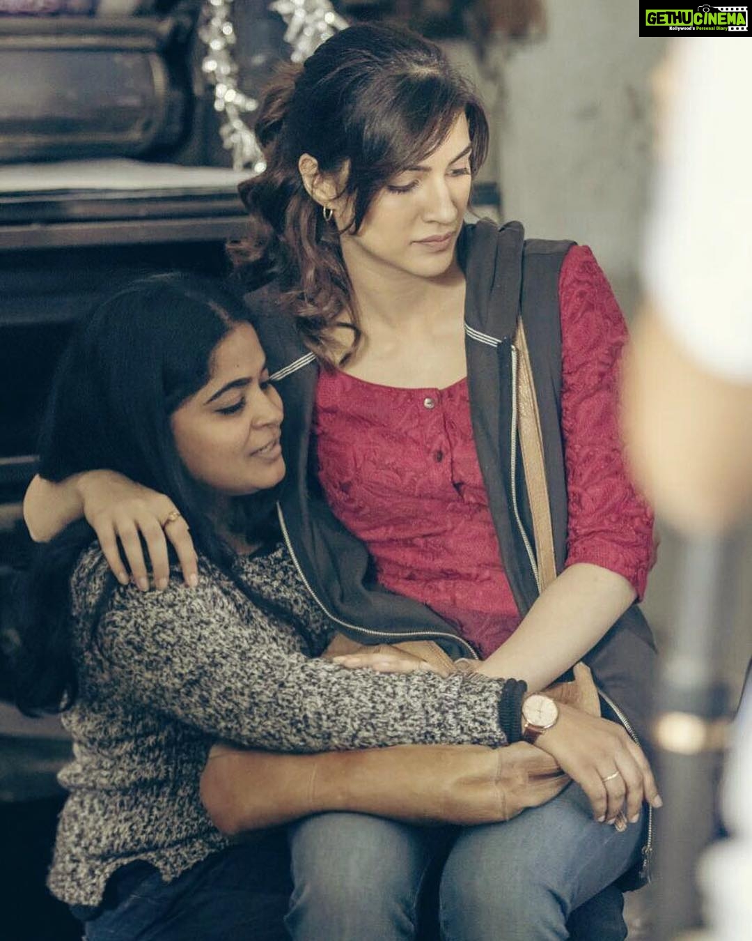Kriti Sanon Instagram - Happiestttt Birthday to my favorite on-set seat and my jaaneman!!❤️❤️❤️ i wish you all the happiness and mithaas, barfis and dark chocolates in the world!😜😘😘🤗🤗 meet me soon now! Love you @ashwinyiyertiwari 😘♥️🤗