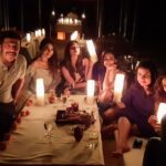 Kriti Sanon Instagram - When its too dark to take a picture, we pose with our own lights!! 😉🤩🤟💫✨ @farahkhankunder @kriti.kharbanda @hegdepooja @rimpleandharpreet @chunkypanday