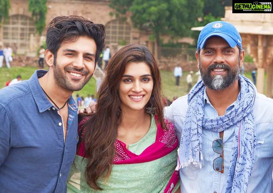 Kriti Sanon Instagram - And its a wrap for me for #LukaChuppi !! A fabulous script, a new character and a bunch of lovely, super talented and warm people who made this journey so so special!! @laxman.utekar Sir, @kartikaaryan @maddockfilms & #Dinoo thank you for making this ride so memorable!! Gonna miss you all.. ♥️♥️