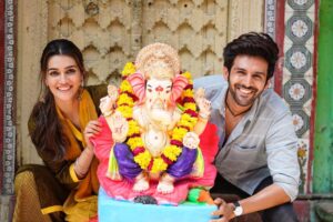 Kriti Sanon Instagram - Happy Ganesh Chaturthi everyone!! Ganpati Bappa Morya!! 🙏🏻🙏🏻 ✨ Bappa’s blessings on set today in Mathura @kartikaaryan #LukaChuppi