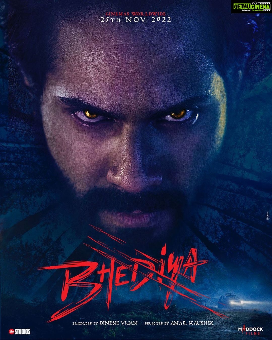 Kriti Sanon Instagram - 🐺 #BHEDIYA A piece of me #Bhediyafirstlook In cinemas 25 th November 2022 @kritisanon @nowitsabhi @deepakdobriyal1 @paalinkabak @amarkaushik #DineshVijan @nirenbhatt @soulfulsachin @jigarsaraiya @sachinjigar @maddockfilms @officialjiostudios @officialjiocinema