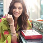 Kriti Sanon Instagram – When your sister sends you a Rakhi and your favorite Kaju ki barfi all the way to Gwalior! ♥️♥️ Love you Nups!!!!😘🤗👭 Happyy Rakhi my love! @nupursanon #SistersCanAlsoProtect