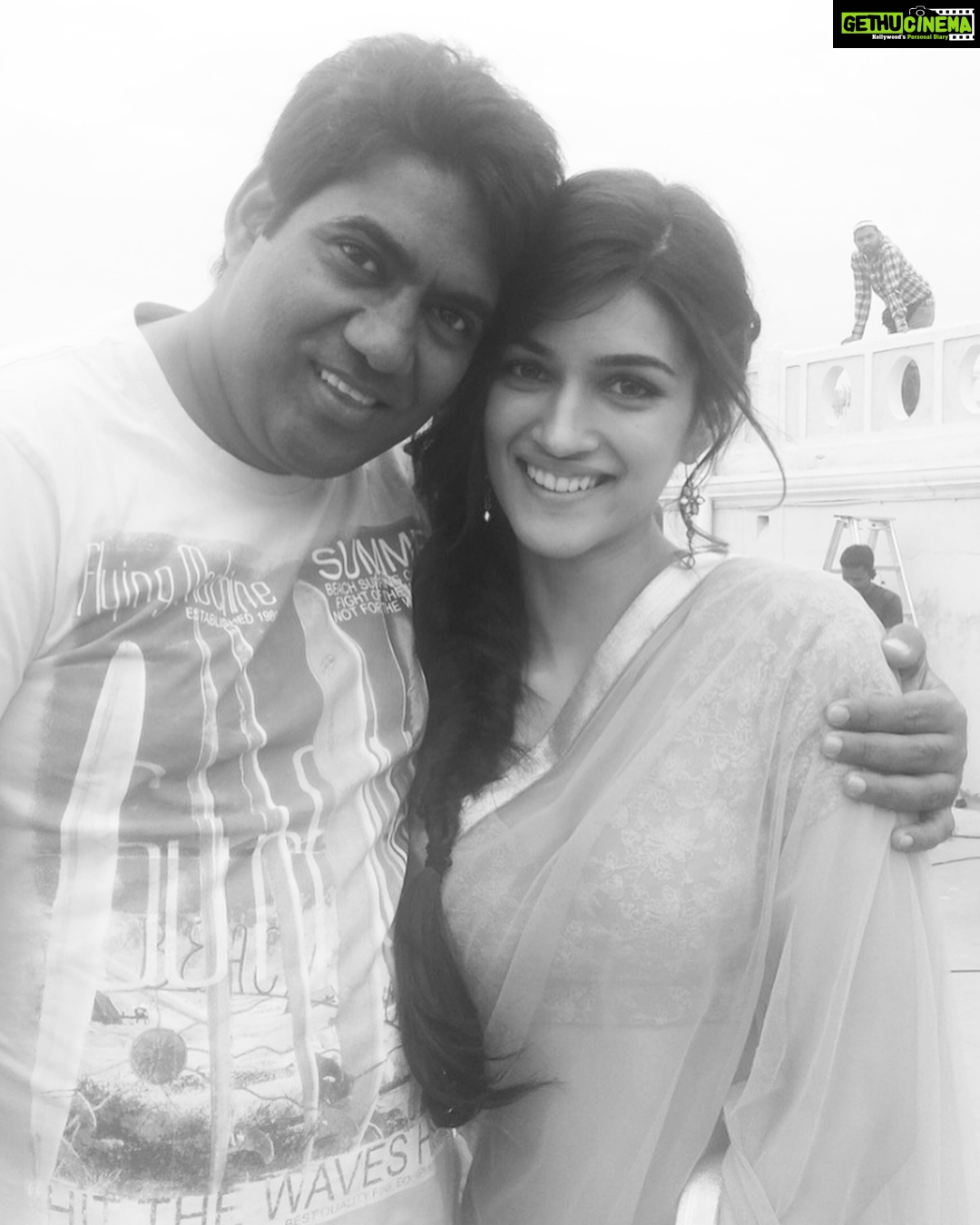 Kriti Sanon Instagram - Happpiiessttt Birthday Sabbir sir!!! Love you!! ❤️❤️🤗🤗 @sabbir24x7