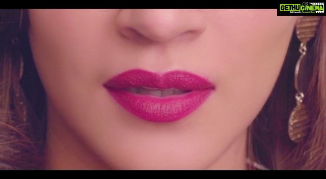 Kriti Sanon Instagram - Ain't no day without a lip colour that speaks my mood! 💄 When you don't shy away from expressing yourself, #BeautifulBeginsWithYou. Let your lips do the talking with 27 striking colours of @facescanada's Ultime Pro Matte Lip Crayons. Can you guys guess my favourite shade?