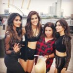Kriti Sanon Instagram - Shooting with the most amazingggg @farahkhankunder after so so long!! And she is as entertaining as ever!! 🤗❤️#Housefull4 song it is!! ❤️💃🏻@hegdepooja @kriti.kharbanda