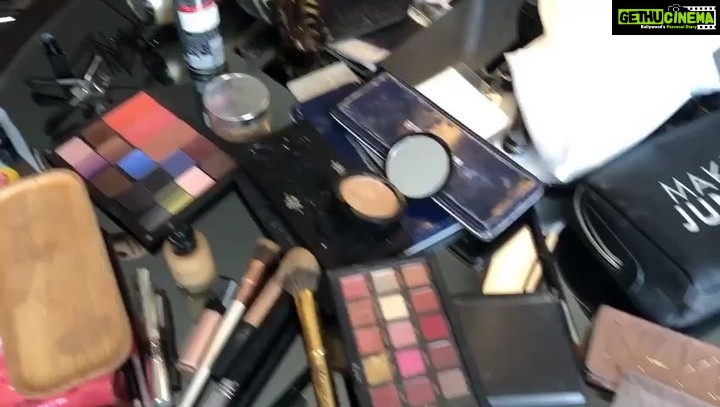 Kriti Sanon Instagram - Thats a lil behind the scenes of all the beautiful looks created by my team on me for #iifa2018 #bangkok @iifa ππ»ππ Styled by @sukritigrover Makeup by @adrianjacobsofficial Hair & video by @aasifahmedofficial