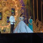 Kriti Sanon Instagram - Thank you @iifa for the Style Icon Award!! This one’s truly for my team @aasifahmedofficial @adrianjacobsofficial & specially @sukritigrover !!! Go Sukksssss!!! This one’s truly yours!! 💙💙💖💖 Lovvvveee you guys!!!