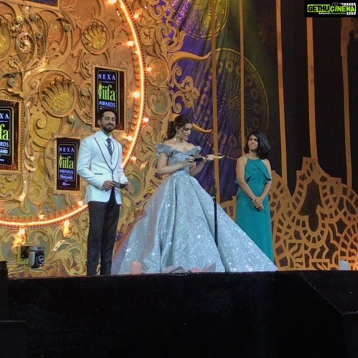 Kriti Sanon Instagram - Thank you @iifa for the Style Icon Award!! This oneβs truly for my team @aasifahmedofficial @adrianjacobsofficial & specially @sukritigrover !!! Go Sukksssss!!! This oneβs truly yours!! ππππ Lovvvveee you guys!!!
