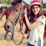 Kriti Sanon Instagram - So good to be back with this beauty! 🏇🏇 Horse riding sessions start again with Suresh Sir & @amateurridersclub .. this time for #Panipat