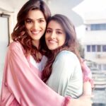 Kriti Sanon Instagram - Love you to the moon and back!! 💖💖 @nupursanon #internationalsiblingsday 👯‍♀️👭