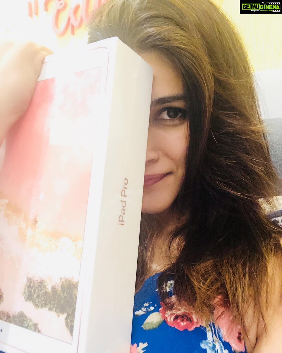 Kriti Sanon Instagram - Happyyy Me!!!! 😍So excited to start using my #appleipadpro 💖🤩🤩🤩