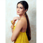 Kriti Sanon Instagram - 💛💛💛 Styled by my fav @sukritigrover Makeup by @13kavitadas Hair by @aasifahmedofficial 📷 by @ganeshpatil13